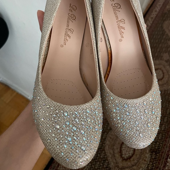 1 inch beige heels (sparkly) - Picture 2 of 3